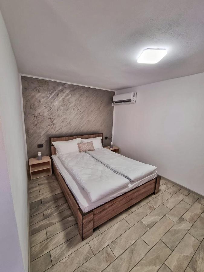 Cabana Varad Coronini Ómoldova Kültér fotó