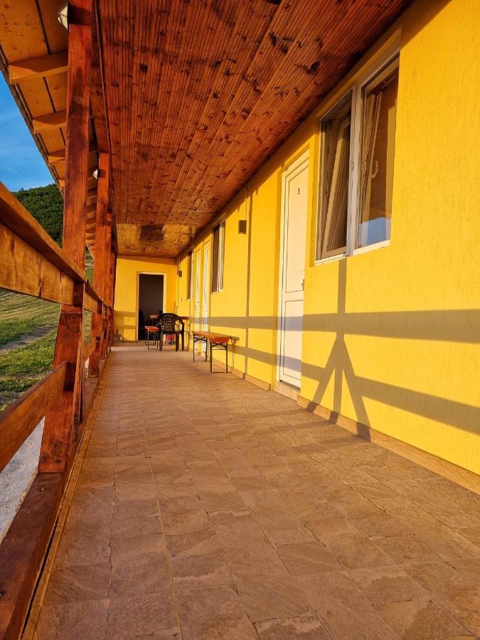 Cabana Varad Coronini Ómoldova Kültér fotó