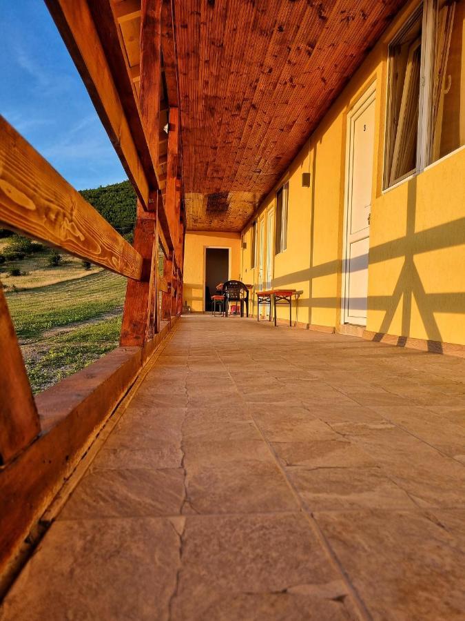 Cabana Varad Coronini Ómoldova Kültér fotó