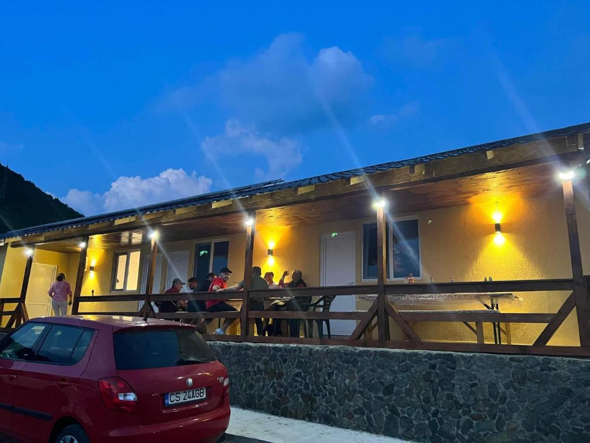 Cabana Varad Coronini Ómoldova Kültér fotó