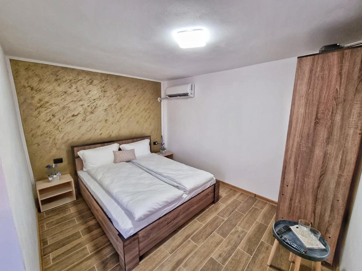 Cabana Varad Coronini Ómoldova Kültér fotó